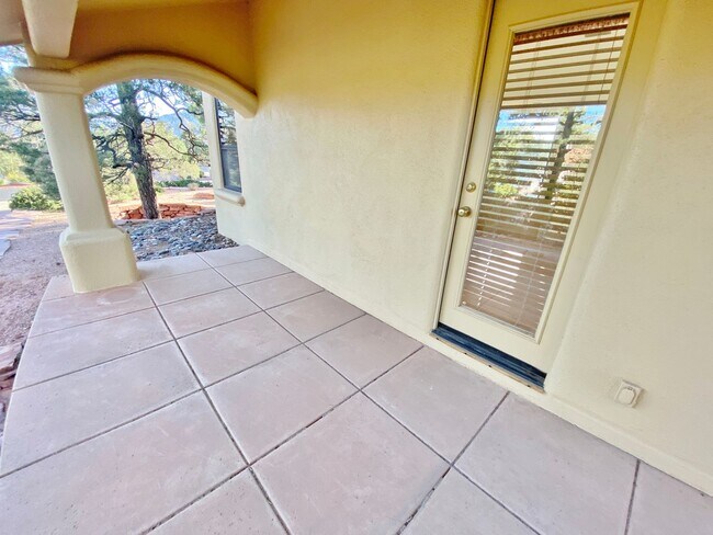 Building Photo - HOUSE - WEST SEDONA - GATED COMMUNITY