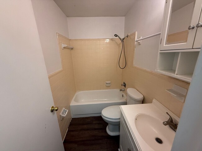 Building Photo - 886 Meginnis Ln