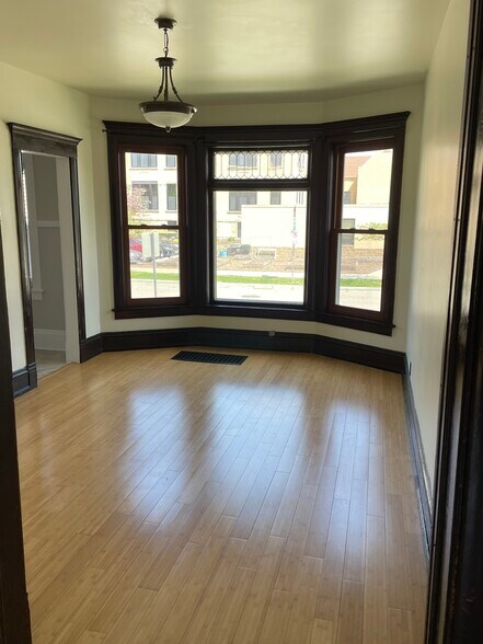 Dinning Room View 1 - 821 N Oneida St