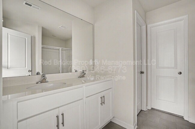 Building Photo - 11010 Austin Estates Dr