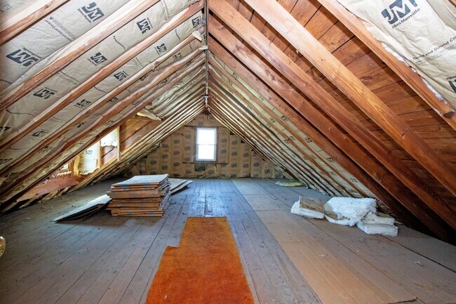 Building Photo - Four Bedroom Single-Family Home