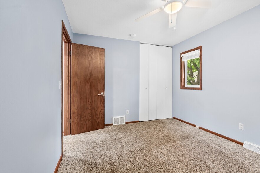 Building Photo - 4442 Vera Cruz Ave N