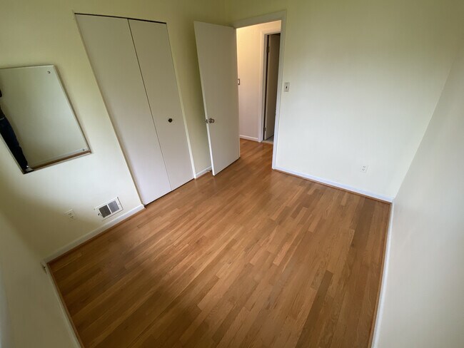 Building Photo - 5910 King James Dr