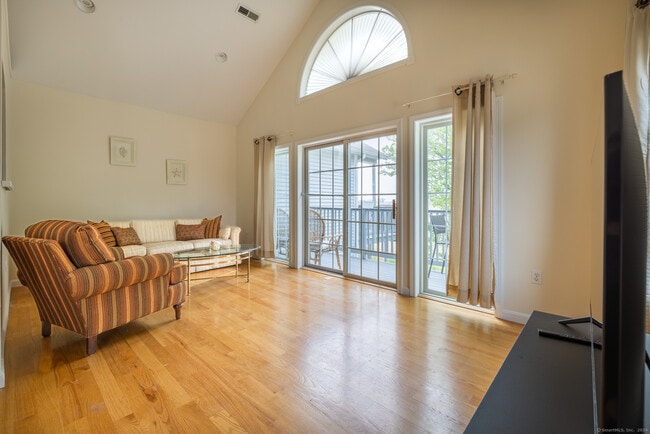 Building Photo - 916 Reef Rd