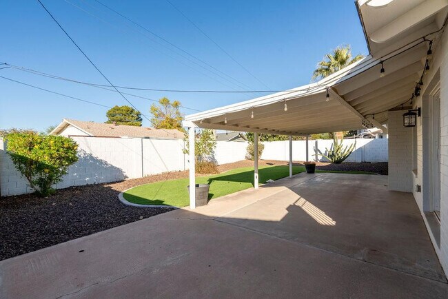 Building Photo - 8656 E Solano Dr