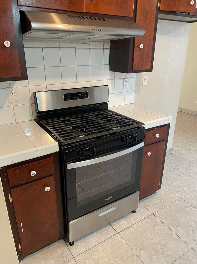 Building Photo - 1333 Woodside Dr