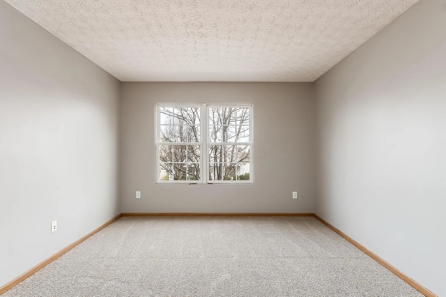 Overhead light fixture added (not pictured) - 4769 Hoseah St