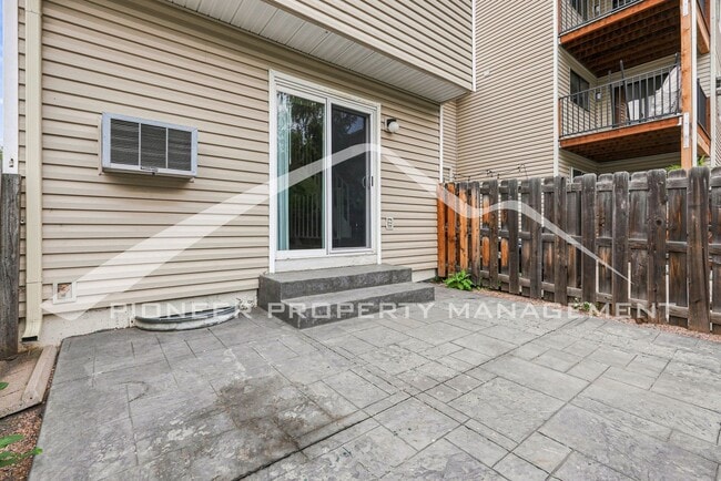 Building Photo - 7885 Barbara Ann Dr