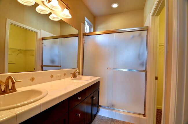Building Photo - Fantastic 3 Bedroom/2 Bath Harlan Ranch Patio Home for Lease