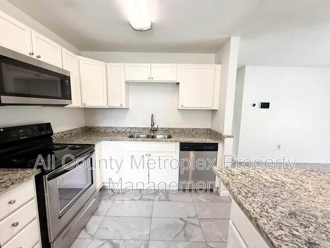 Building Photo - 3400 Chatham Ct