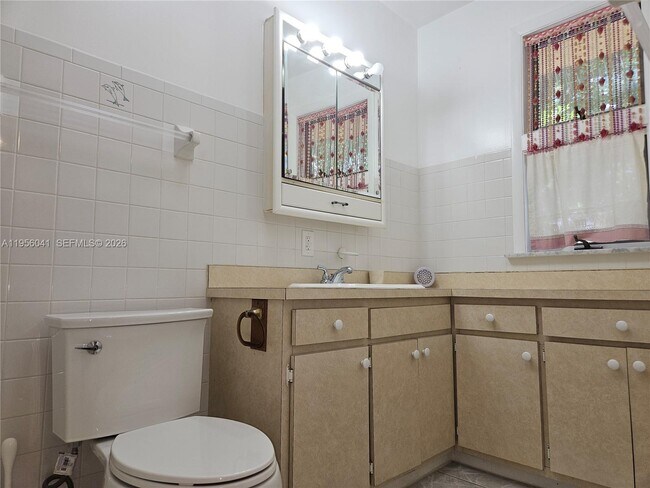 Building Photo - 2323 Polk St