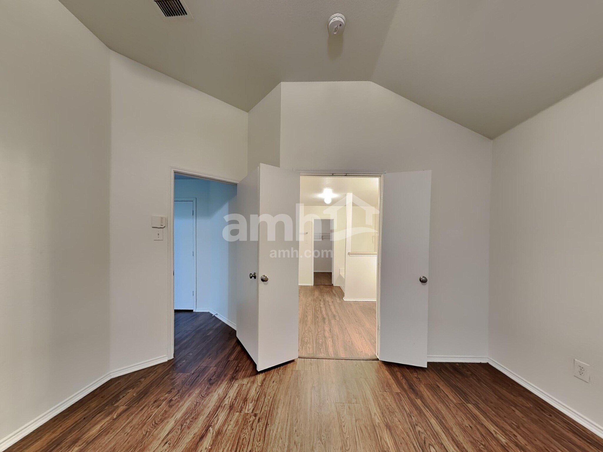 Building Photo - 1036 Cove Hollow Dr