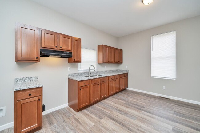 Building Photo - Beautifully Renovated 4BR/2.5BA with Large Yard in Graysville