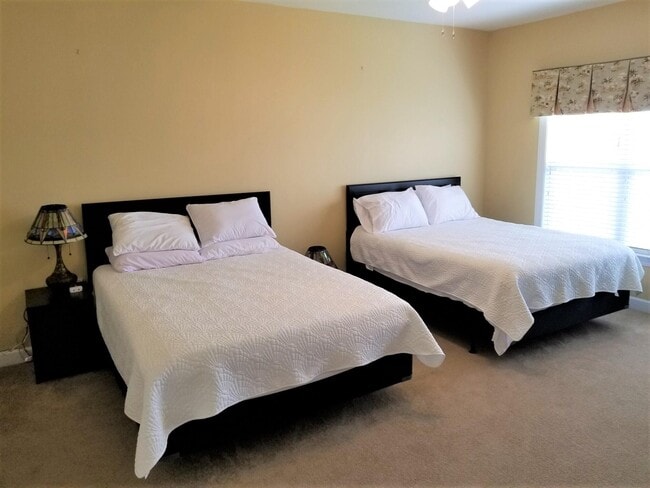 Building Photo - 615 Ballard Ln