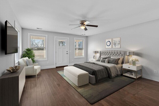 Building Photo - Available Now! 4 Bed, 3.5 Bath, Convenient Charlotte Park location!