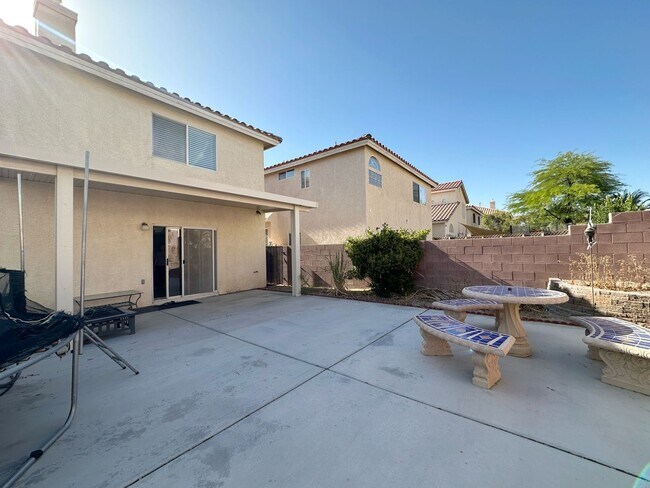 Building Photo - Beautifully Maintained Home Near Schools &...