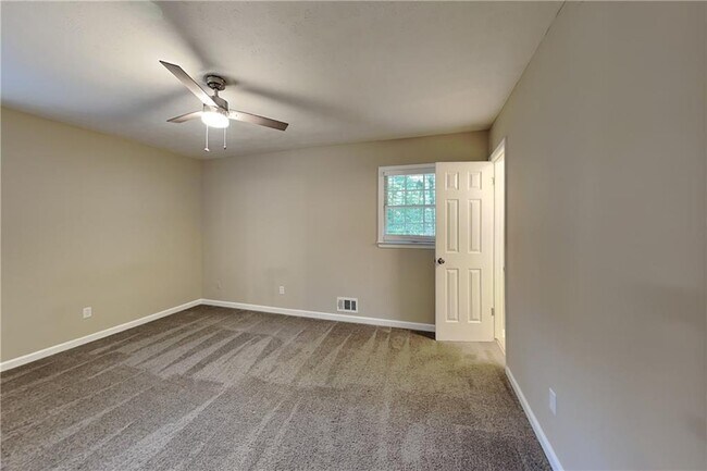 Building Photo - 3023 Timberline Rd