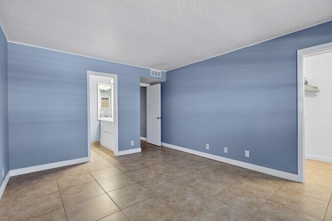 Building Photo - 1759 NE 40th Pl