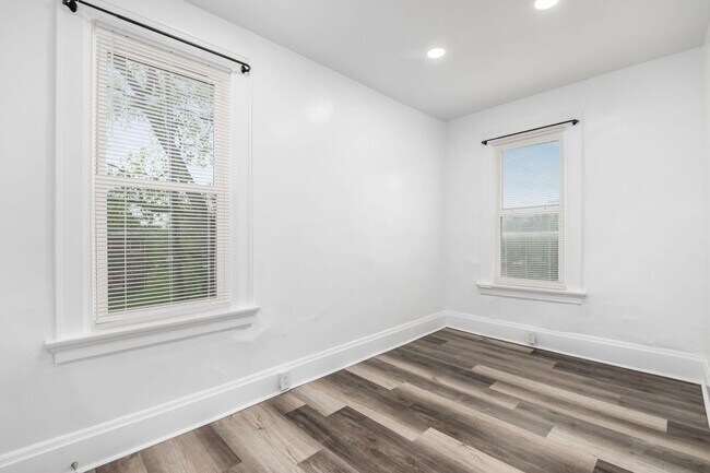 Building Photo - A Touch of Elegance at Townhomes on Gault