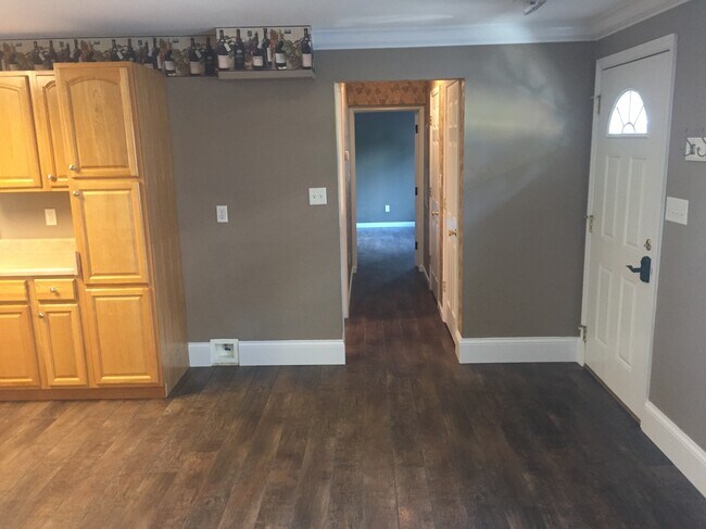 Building Photo - 6908 Dorchester Dr