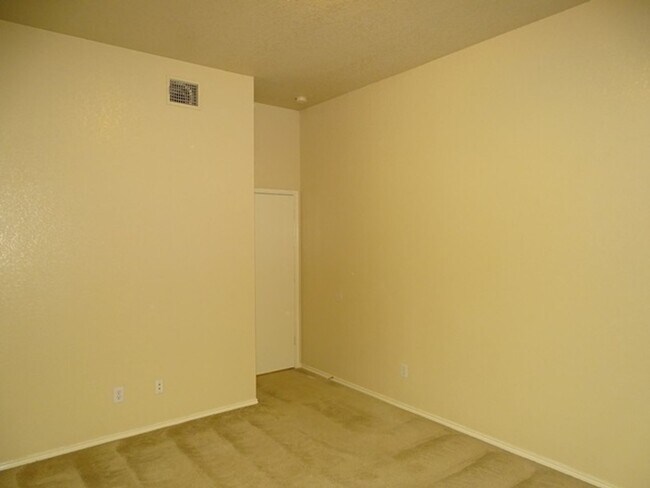 Building Photo - 6046 Mountain Meadow