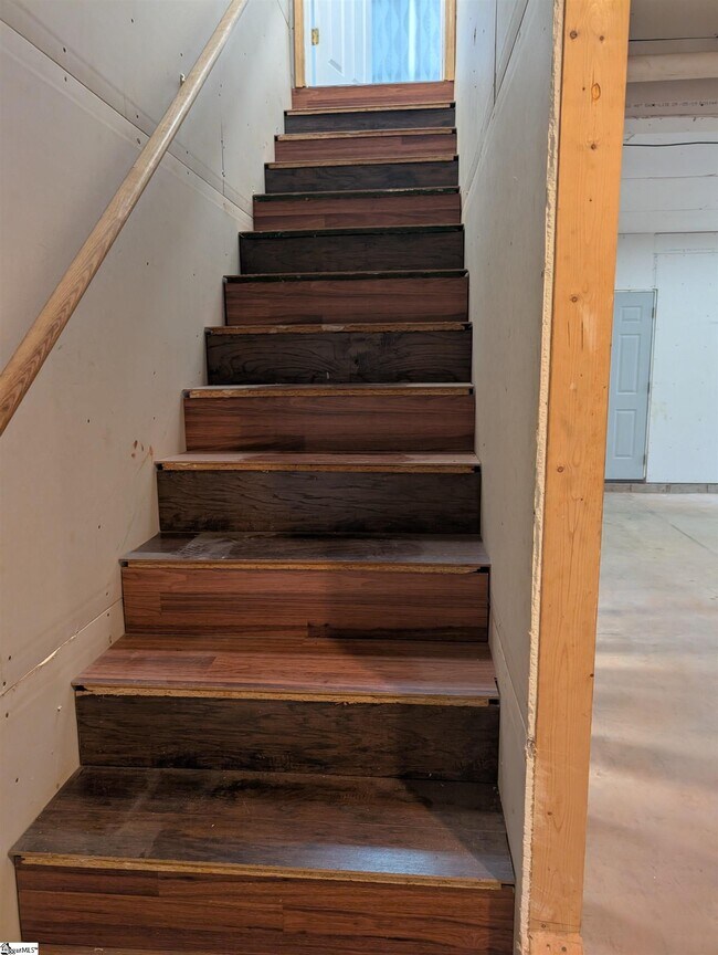 Building Photo - 154 S Lake Emory Dr