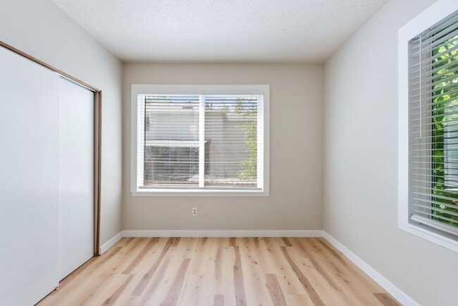 Building Photo - 3 BR Home near Springwater Trail and Powel...