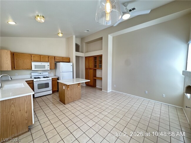 Building Photo - 122 McLaren St