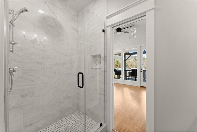 Building Photo - 35 Cottonwood St