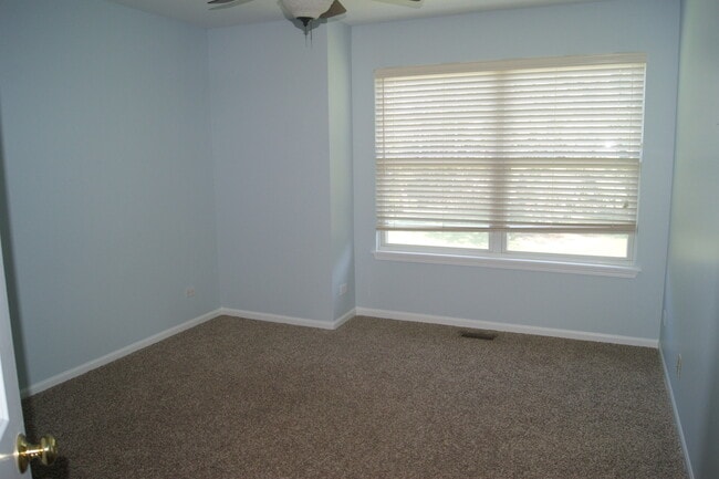 Building Photo - 480 Pine Lake Cir