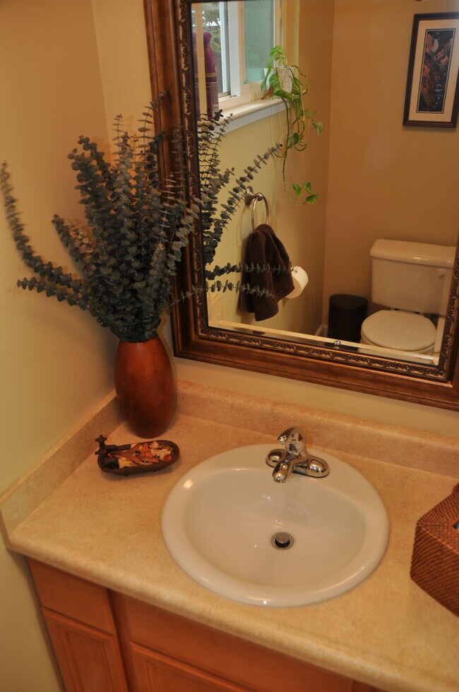 Building Photo - 5747 Clematis Dr