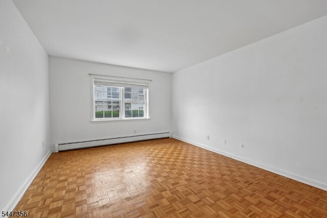 Building Photo - 135 S Maple Ave