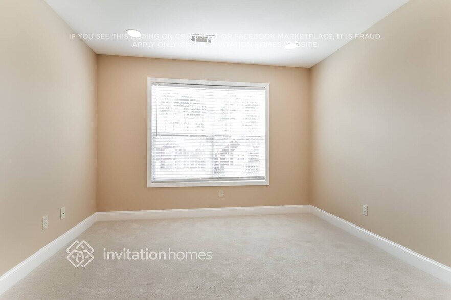 Building Photo - 523 Cliffglen Way NW