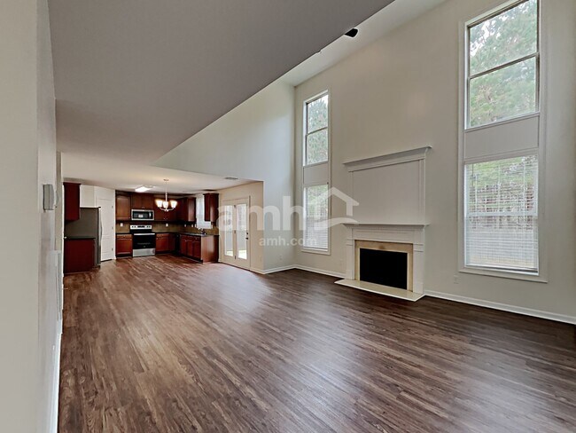 Building Photo - 3562 Huddlestone Ln NE