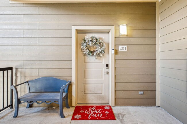 Building Photo - Spacious and Bright Modern 3-Bedroom Condo in Parker!
