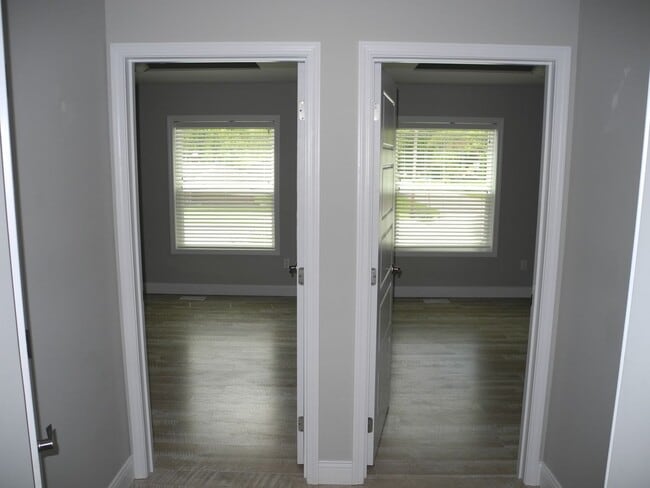 Building Photo - Extraordinary Townhome in Carbondale's South West