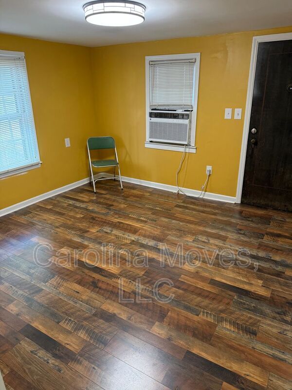 Building Photo - 7895 New Cut Rd