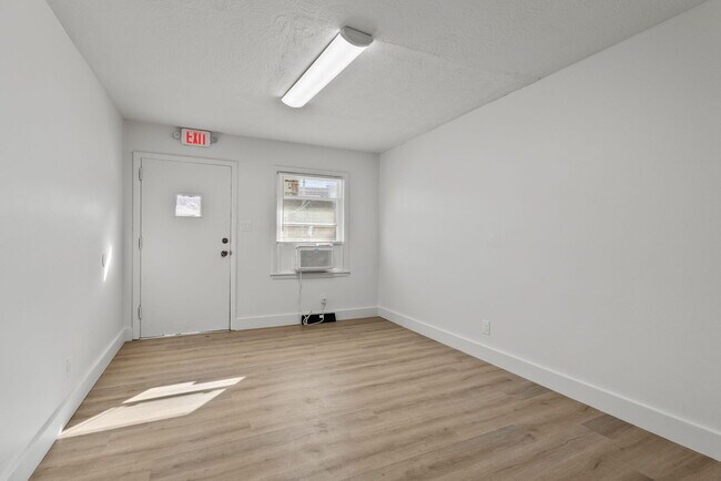 Building Photo - 520 Booker St