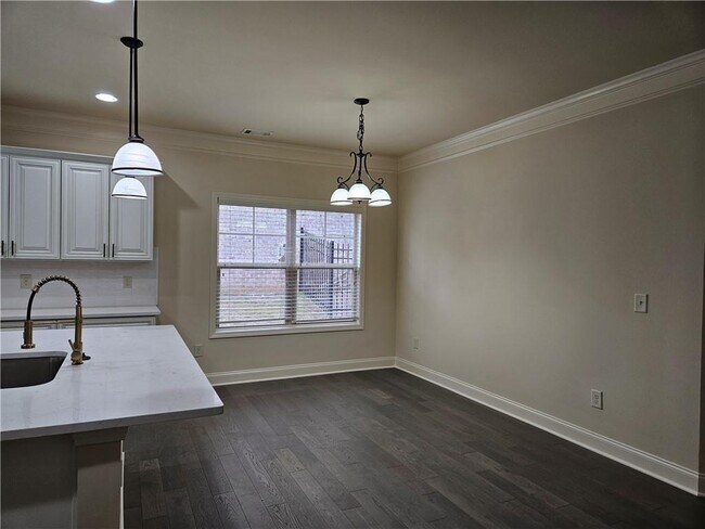 Building Photo - 3155 Stonecrest Dr