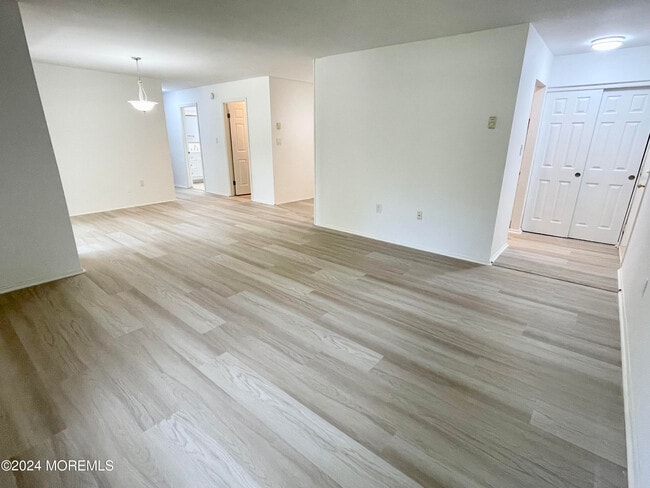 Building Photo - 175 Amberly Dr