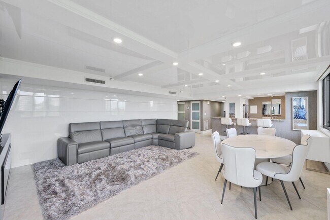 Building Photo - 3420 S Ocean Blvd