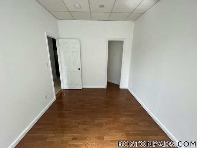 Building Photo - 72 Kneeland St