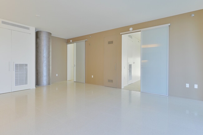 Building Photo - Veer Towers 602W-Strip and CityCenter Views form this Stunning 2Bd/2Ba Residence