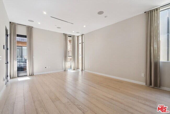Building Photo - 4429 Tujunga Ave