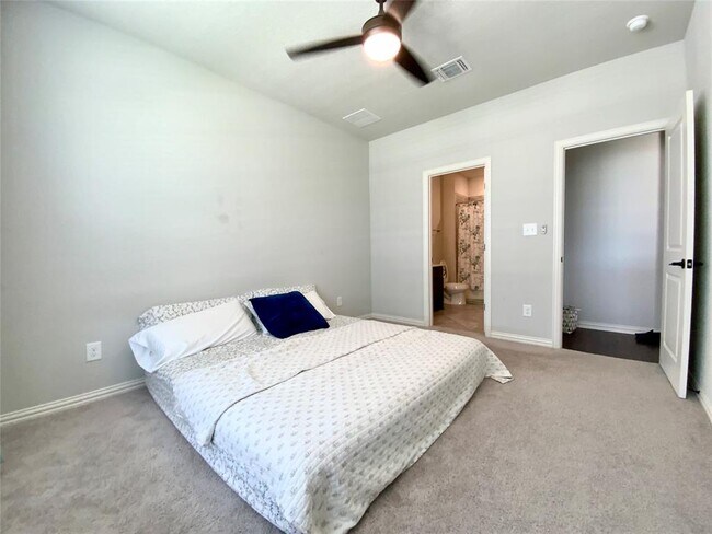 Building Photo - 3307 Columbus Way