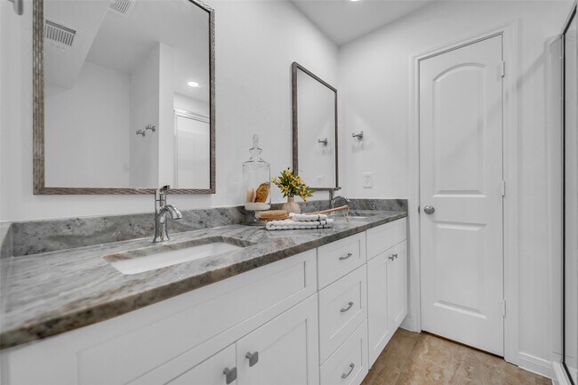 Building Photo - 23922 Creek Ridge Dr