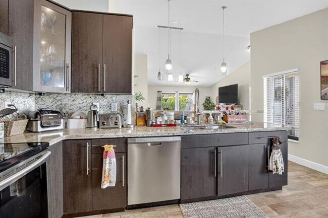 Building Photo - 691 Willow Grove Terrace