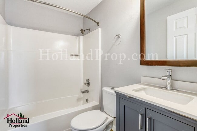 Building Photo - Charming Single-Level Hillsboro Home with Fenced Backyard!