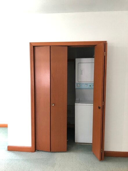 Closet with laundry - 465 Beacon St