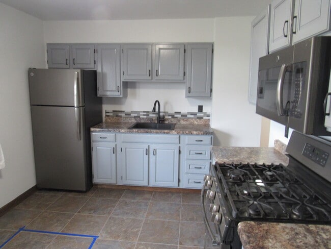 Building Photo - 5022 N Belmont Pl